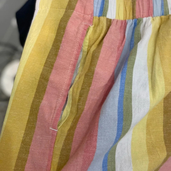 BillaBong|| Walk it off Linen high waisted shorts with stripes and pockets. - Picture 8 of 8